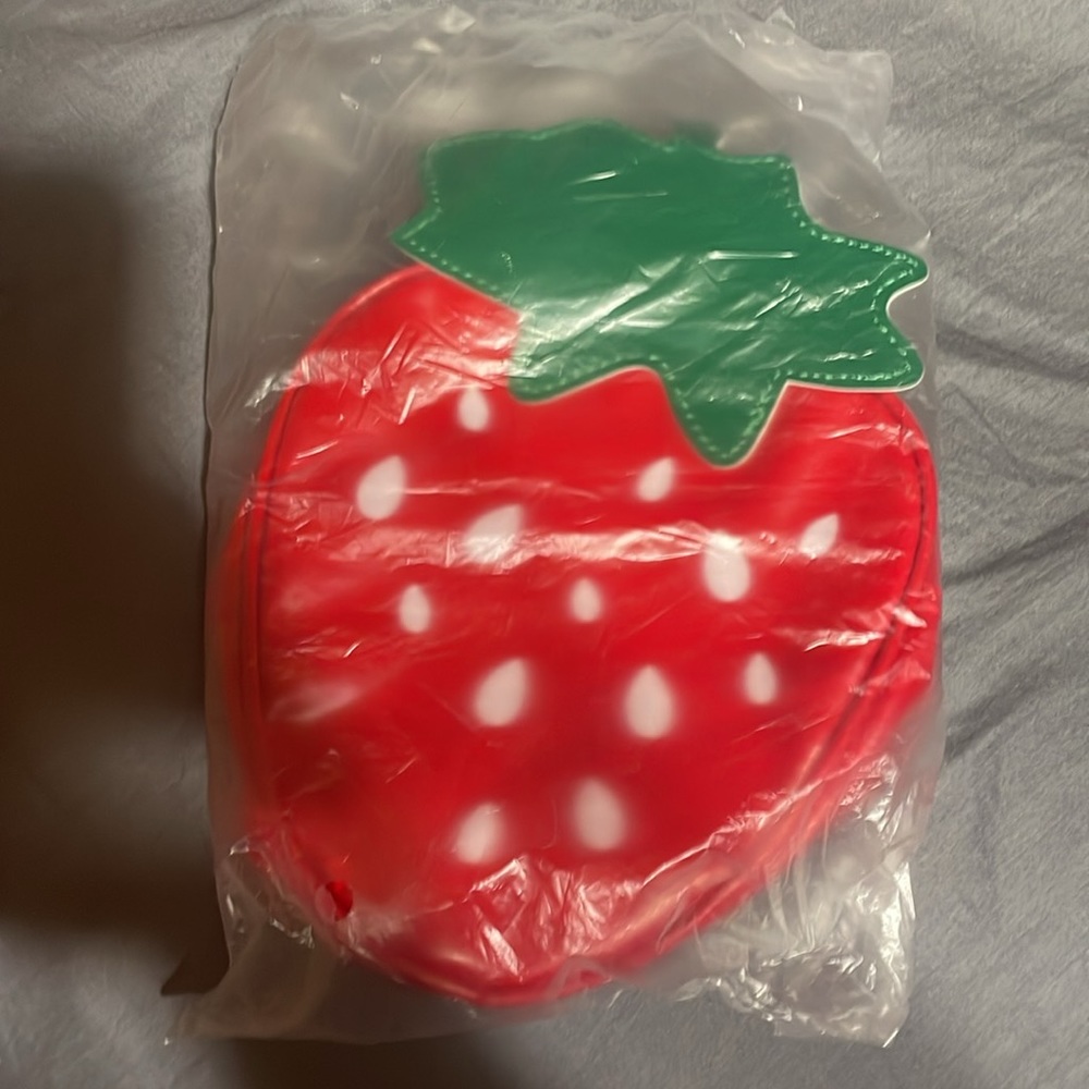 Strawberry bag - Picture 2 of 6